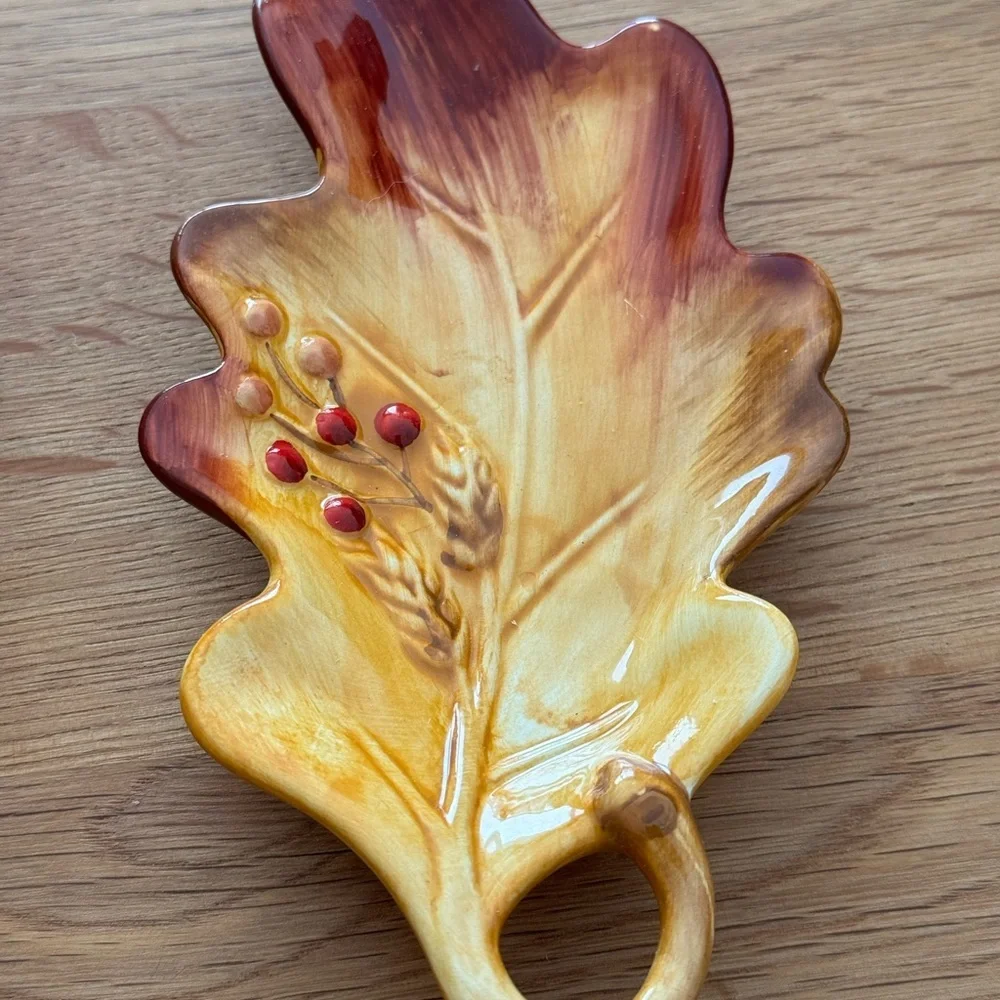 Fitz & Floyd Harvest Acorn Salt & Pepper w/ Leaf Tray